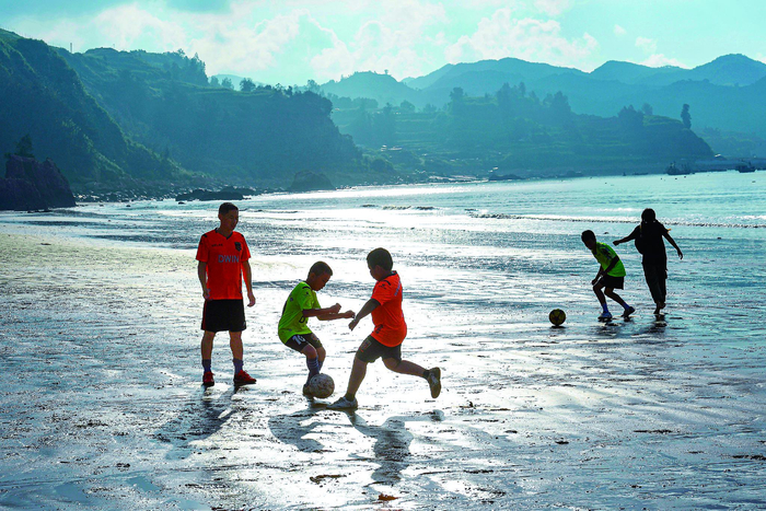 开云体育官方网-福建霞浦：校园竞逐绿茵梦|足球|足球队|霞浦足球|校园足球|福建省_新浪体育_新浪新闻